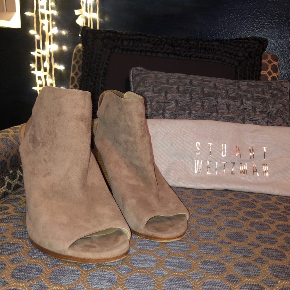 Suede peep toe pumps